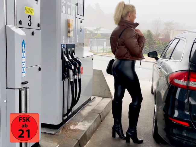 Die perverseste AO SCHLAMPE von Zapfsäule 5 | Von der Tanke direkt in den Arsch…! Squirt+Facial+NS