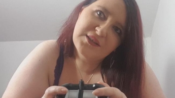 GAMER GIRL LEA – Zocken oder Masturbieren?!