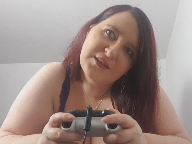 GAMER GIRL LEA – Zocken oder Masturbieren?!