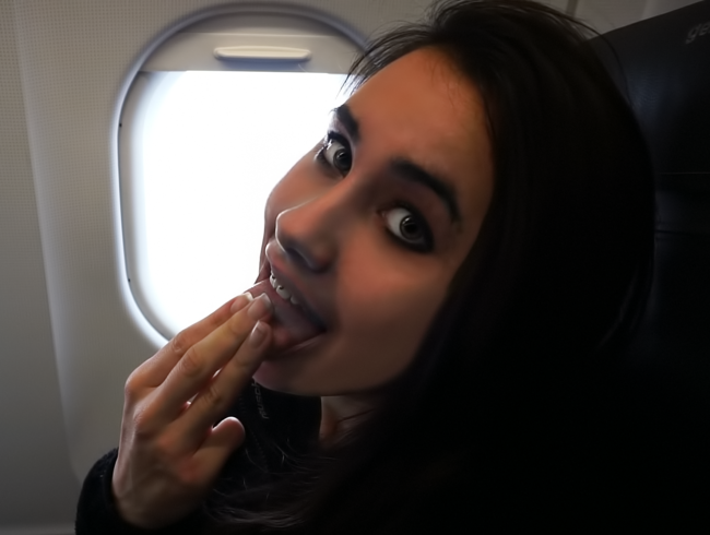 Mega PUBLIC! So was hast du bestimmt nie gesehen – im Flugzeug beim „Start“ gewichst!