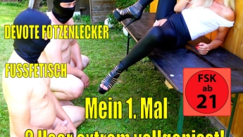 Mein 1. Mal 2 USER extrem pervers vollgepisst | MEGAPISS für devote Fuß-Fotzen-Pisseschlucker!