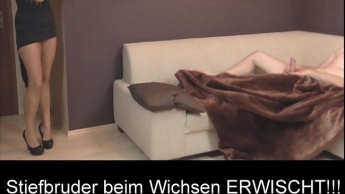 Stiefbruder beim Wichsen ERWISCHT!!!