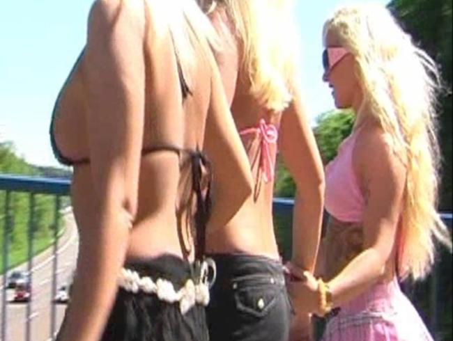 Total Public – Flashing mit 3 Dorfblondinen