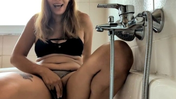 SPRITZIG! Natursektdusche nur für dich! Koste meinen lüsternen Saft!!