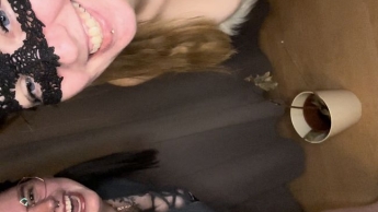 doppelt-feuchtfröhliche Eskalation beim Mädelsabend …